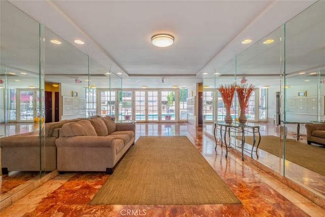 4487 Colbath Avenue 106, Sherman Oaks, CA 91423