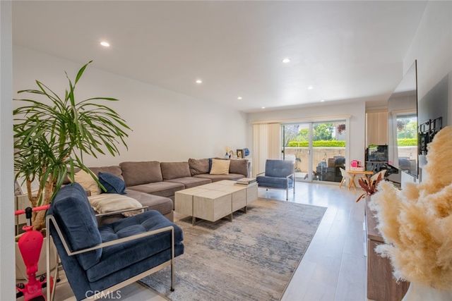 4487 Colbath Avenue 106, Sherman Oaks, CA 91423
