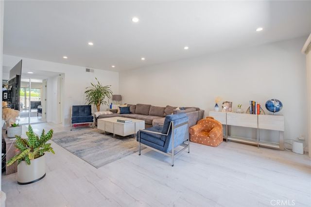 4487 Colbath Avenue 106, Sherman Oaks, CA 91423