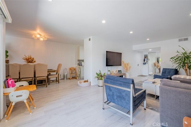 4487 Colbath Avenue 106, Sherman Oaks, CA 91423