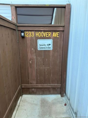 33 Hoover ave, National City, CA 91950