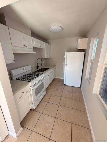 33 Hoover ave, National City, CA 91950