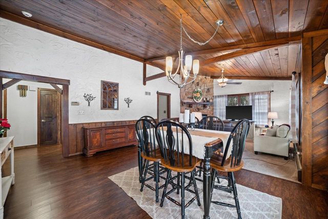 S108W34703 Jacks Bay ROAD, Mukwonago, WI 53149