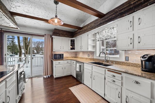 S108W34703 Jacks Bay ROAD, Mukwonago, WI 53149