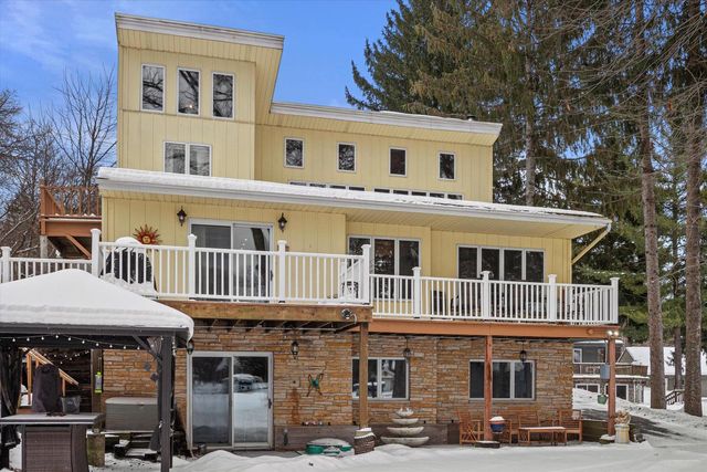 S108W34703 Jacks Bay ROAD, Mukwonago, WI 53149