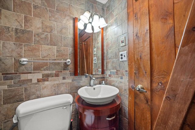 S108W34703 Jacks Bay ROAD, Mukwonago, WI 53149