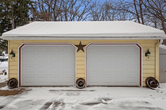 S108W34703 Jacks Bay ROAD, Mukwonago, WI 53149