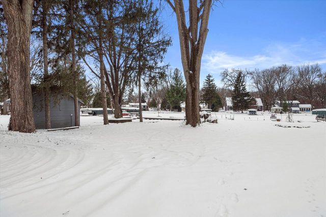 S108W34703 Jacks Bay ROAD, Mukwonago, WI 53149