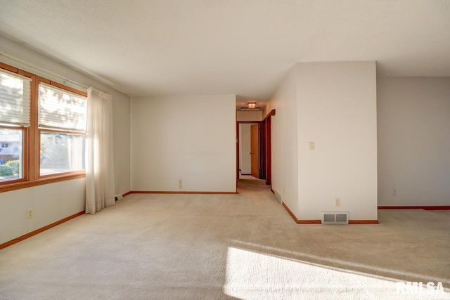 1439 WOODS Avenue, Camanche, IA 52730