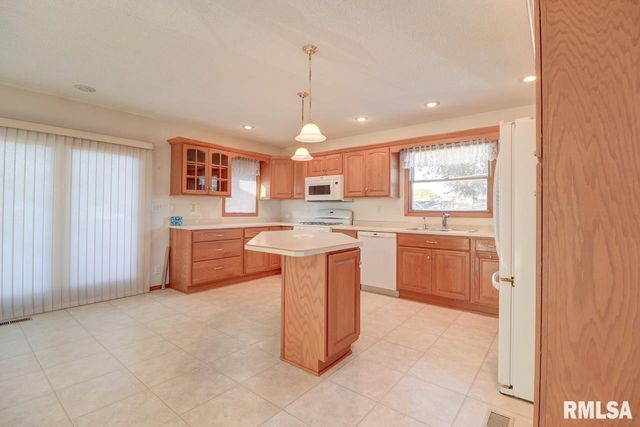 1439 WOODS Avenue, Camanche, IA 52730