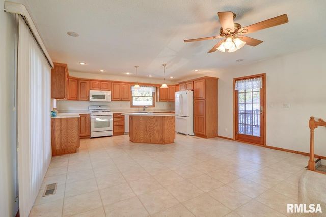 1439 WOODS Avenue, Camanche, IA 52730