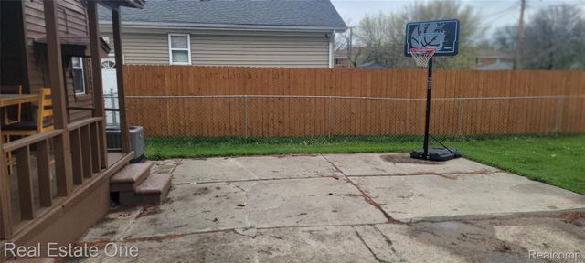 25364 BLAIR Street, Roseville, MI 48066