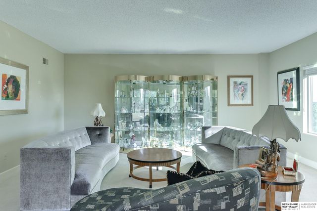 770 N 93rd St Apt 4B4, Omaha, NE 68114