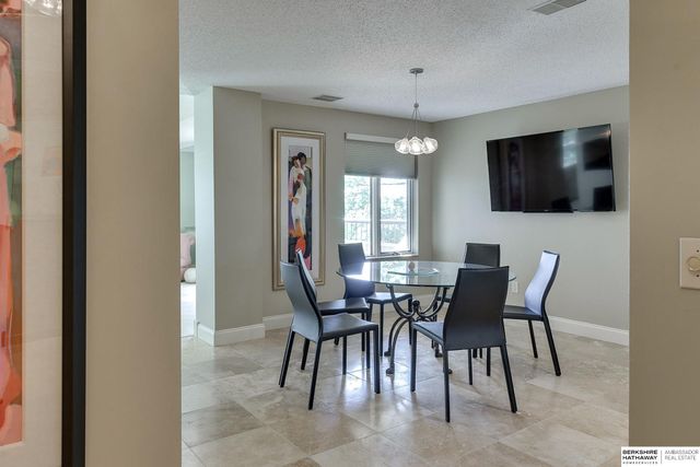 770 N 93rd St Apt 4B4, Omaha, NE 68114