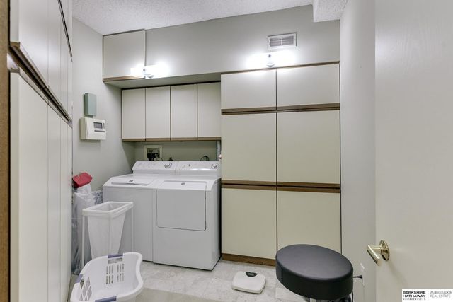 770 N 93rd St Apt 4B4, Omaha, NE 68114
