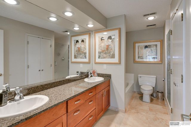 770 N 93rd St Apt 4B4, Omaha, NE 68114
