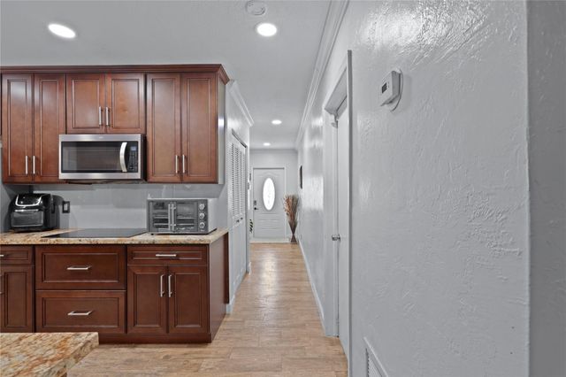 6901 NW 95th Terrace, Tamarac, FL 33321