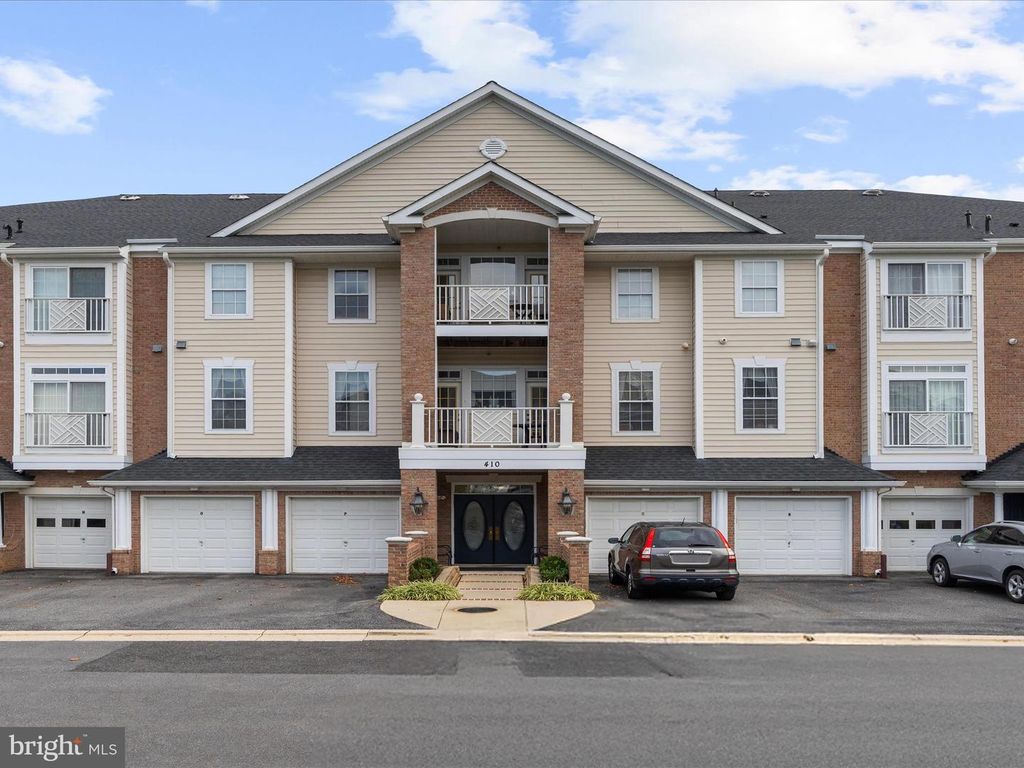 410 HAMLET CLUB DR #101, Edgewater, MD 21037