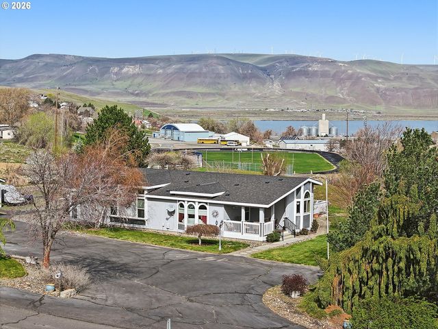 1105 COLUMBIA VIEW Dr, Arlington, OR 97812