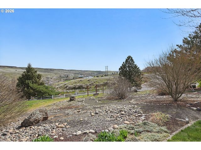 1105 COLUMBIA VIEW Dr, Arlington, OR 97812