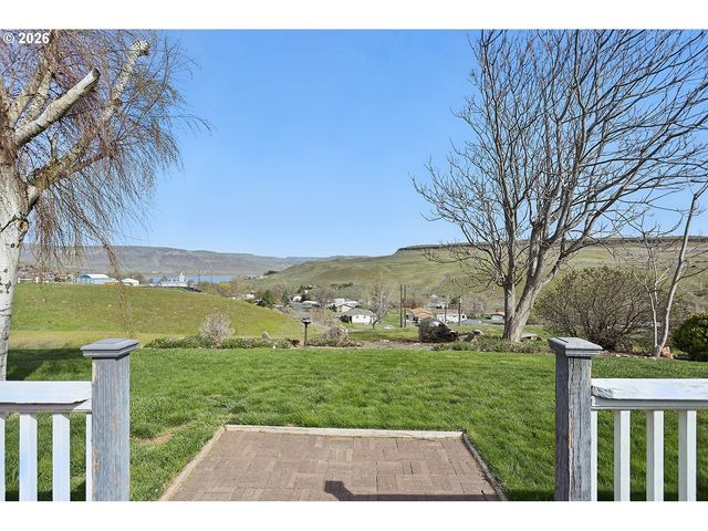 1105 COLUMBIA VIEW Dr, Arlington, OR 97812