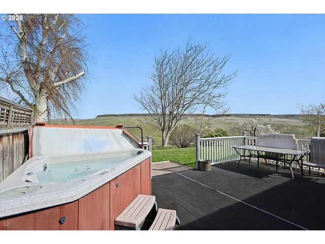 1105 COLUMBIA VIEW Dr, Arlington, OR 97812