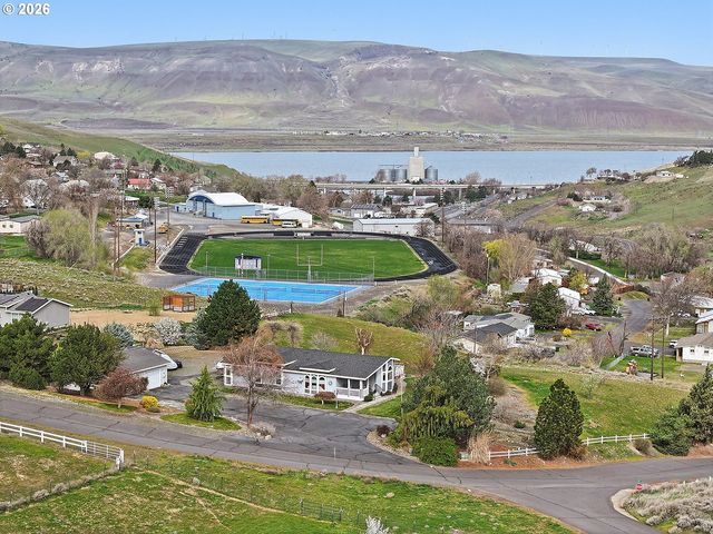 1105 COLUMBIA VIEW Dr, Arlington, OR 97812