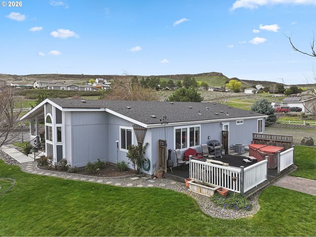 1105 COLUMBIA VIEW Dr, Arlington, OR 97812