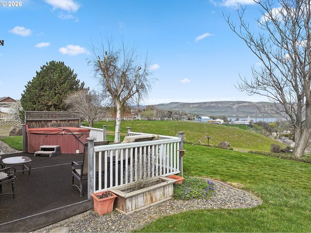 1105 COLUMBIA VIEW Dr, Arlington, OR 97812