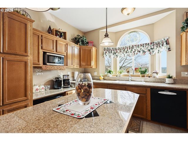 1105 COLUMBIA VIEW Dr, Arlington, OR 97812