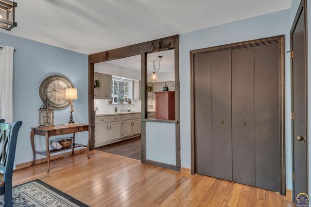 2618 SW 30th St, Topeka, KS 66611