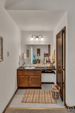 2618 SW 30th St, Topeka, KS 66611