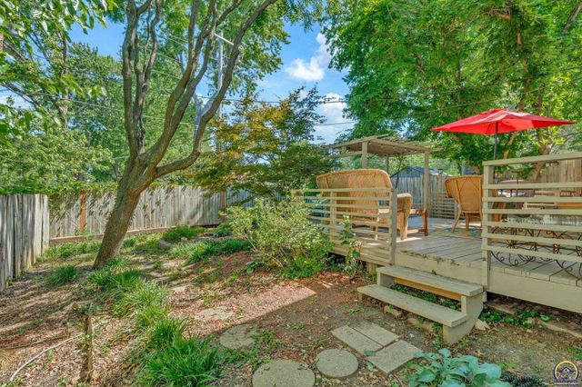 2618 SW 30th St, Topeka, KS 66611