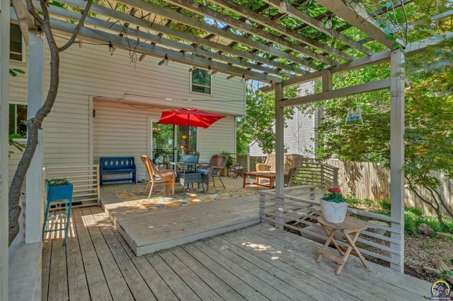 2618 SW 30th St, Topeka, KS 66611