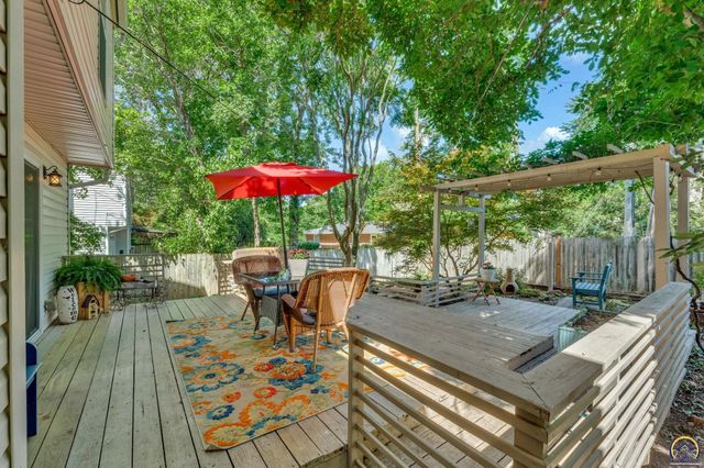 2618 SW 30th St, Topeka, KS 66611