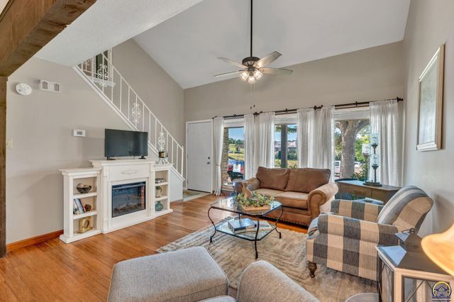2618 SW 30th St, Topeka, KS 66611