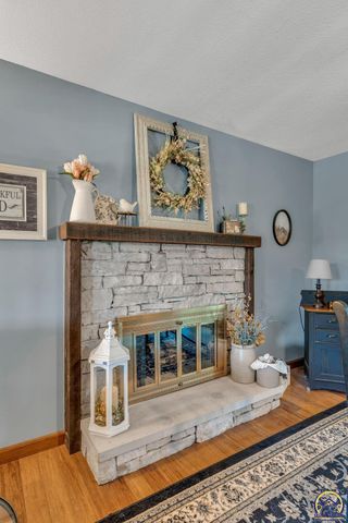 2618 SW 30th St, Topeka, KS 66611