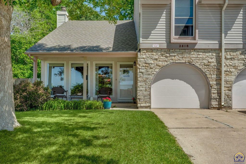 2618 SW 30th St, Topeka, KS 66611