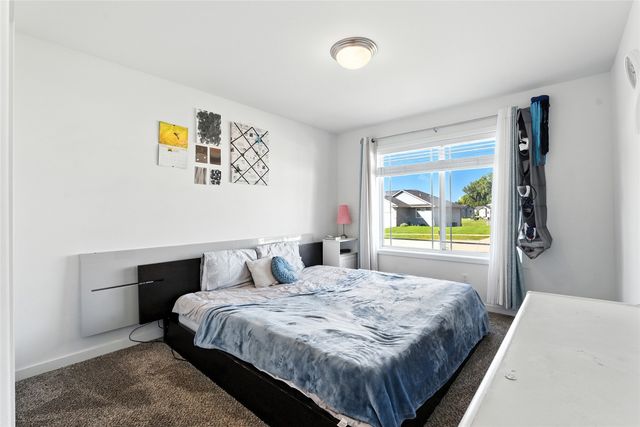 2126 Snapdragon Circle, Cedar Rapids, IA 52404