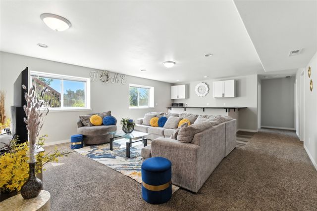 2126 Snapdragon Circle, Cedar Rapids, IA 52404