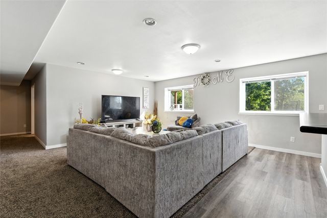 2126 Snapdragon Circle, Cedar Rapids, IA 52404