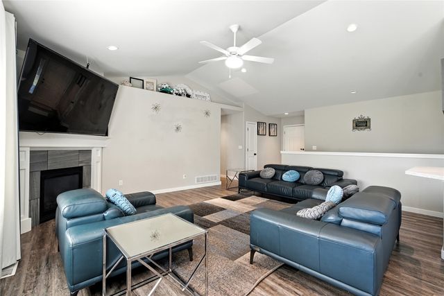 2126 Snapdragon Circle, Cedar Rapids, IA 52404