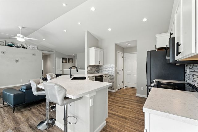 2126 Snapdragon Circle, Cedar Rapids, IA 52404