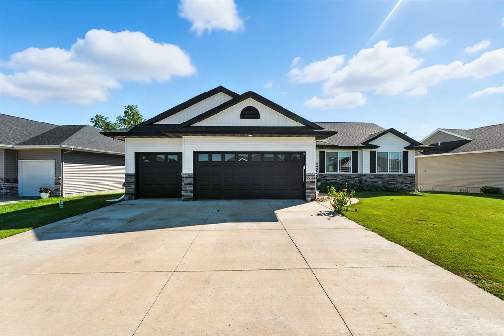 2126 Snapdragon Circle, Cedar Rapids, IA 52404