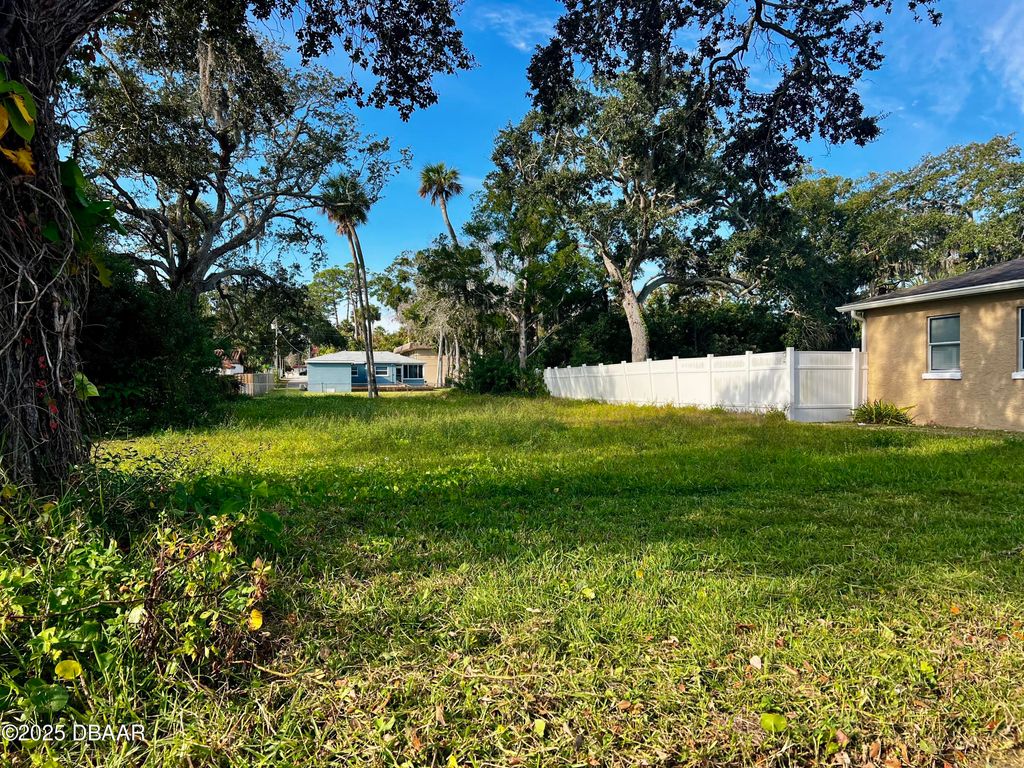 930 S Beach Street, Daytona Beach, FL 32114