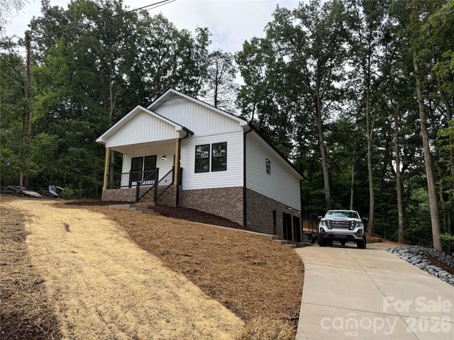 1135 Pinebrook Avenue SE, Valdese, NC 28690
