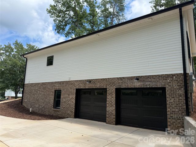 1135 Pinebrook Avenue SE, Valdese, NC 28690