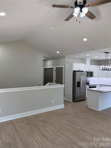 1135 Pinebrook Avenue SE, Valdese, NC 28690