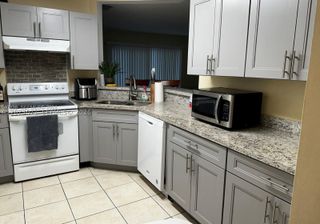3433 NW 44th St 105, Oakland Park, FL 33309