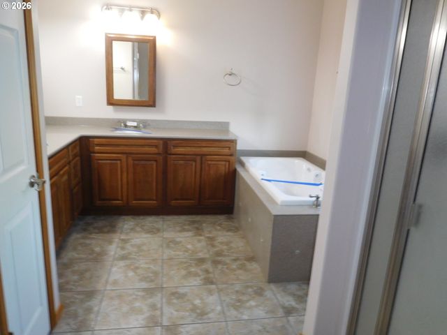 815 N MAIN St, Pendleton, OR 97801